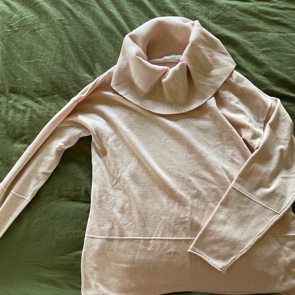 Pretty turtleneck